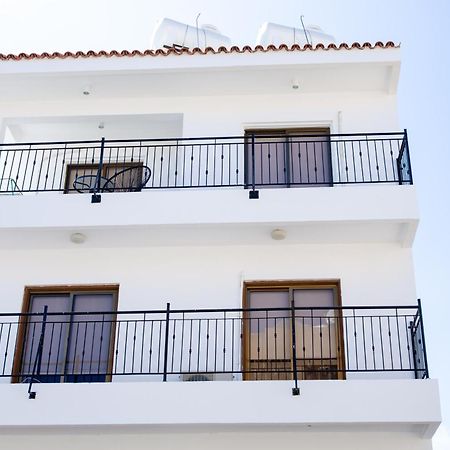 Spacious 2 BR appartment near mall Paphos Exterior foto