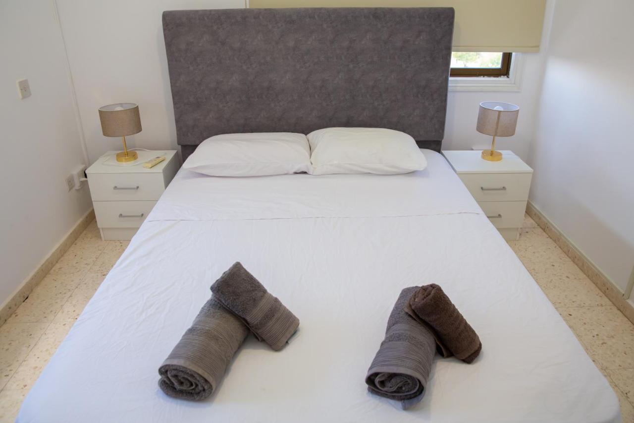 Spacious 2 BR appartment near mall Paphos Exterior foto